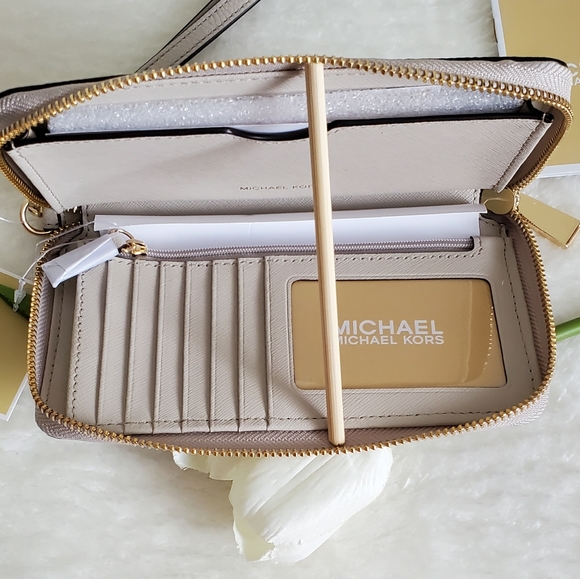 MICHAEL KORS WALLET/PHONE CASE - Picture 8 of 13